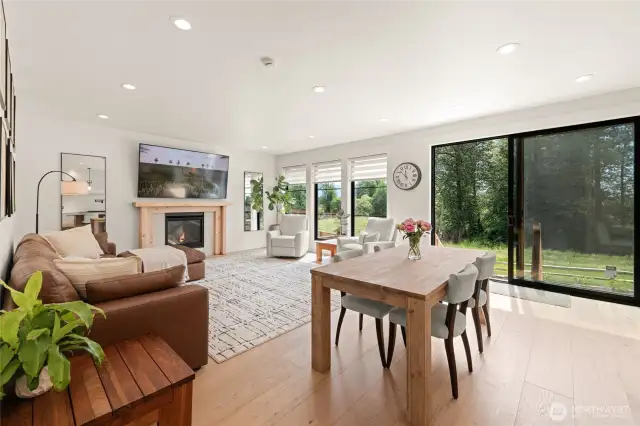 View towards the left as you enter the main living space.