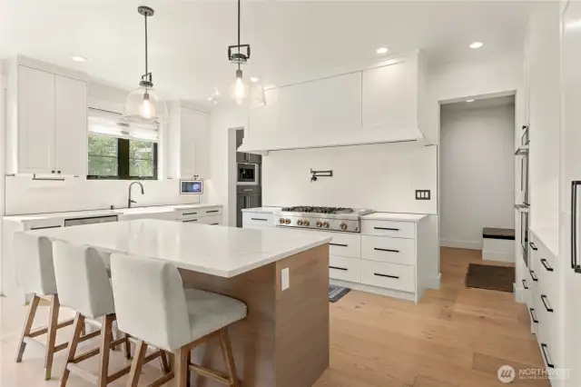 Parallel view of the Kitchen as you turn to the right.