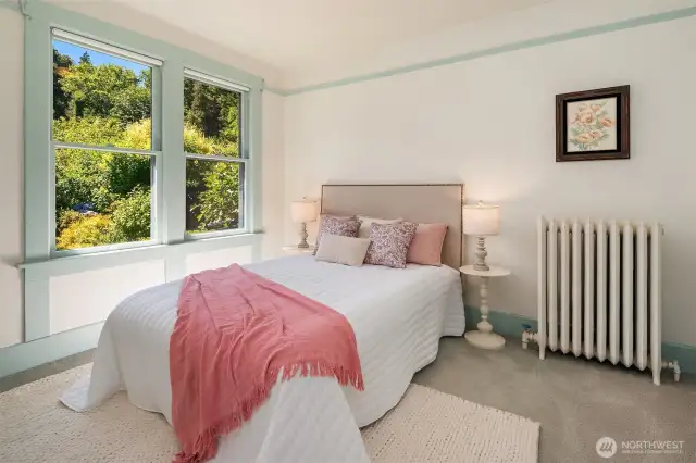 Guest bedroom