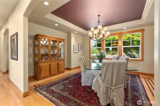 Large formal dining room, perfect for entertaining. Notice the dark wood inlets in the Oak floor! Also the accent lighting and coffered ceiling!