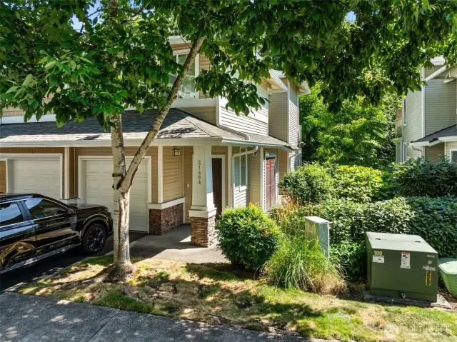 So conveniently located - this 1,000 square foot town home is perfect for the commuter!!