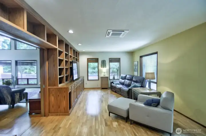 Office/library/guest room.