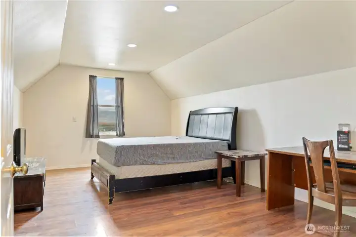 ADU upstairs bedroom
