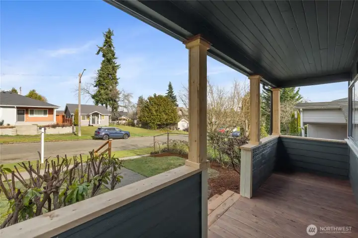 Semi-enclosed front porch