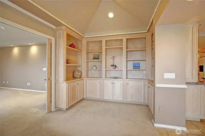 More than a passage, it feels intentional - an airy in-between space that mantains privacy while still hinting at what lies ahead.