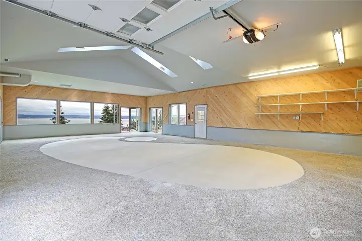 The infill itself is handled with artistry. In this transformation, the former pool and spa have not been lost; they have been elevated, turning a singular amenity into a canvas for living that is as versatile as it is quietly extraordinary.