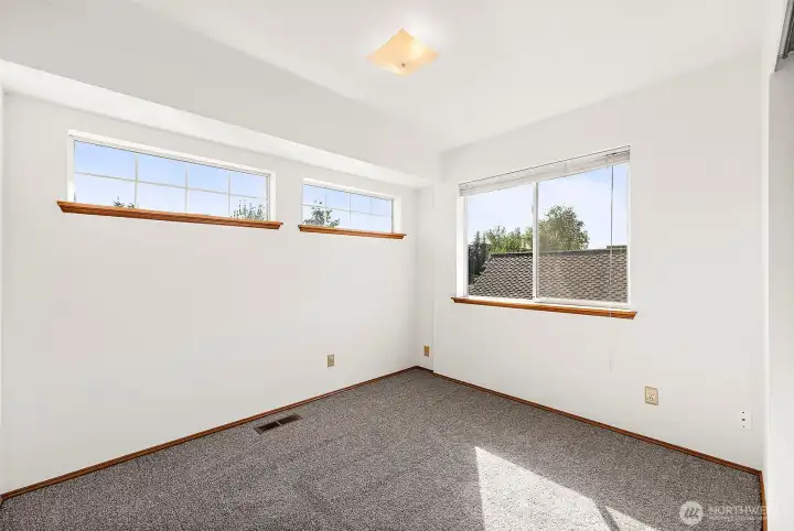 SE corner bedroom
