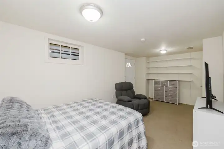 Extra finished room with built-in shelves