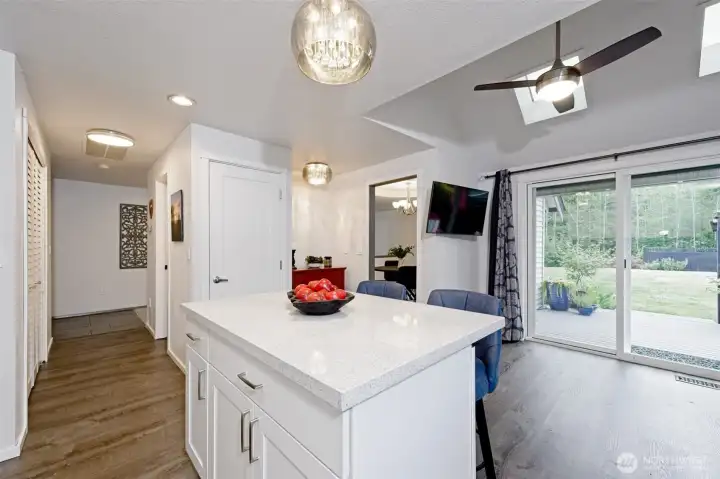 Deck right off the kitchen for easy bbq'ing and al fresco dining. Deck right off the kitchen for easy bbq'ing and al fresco dining.