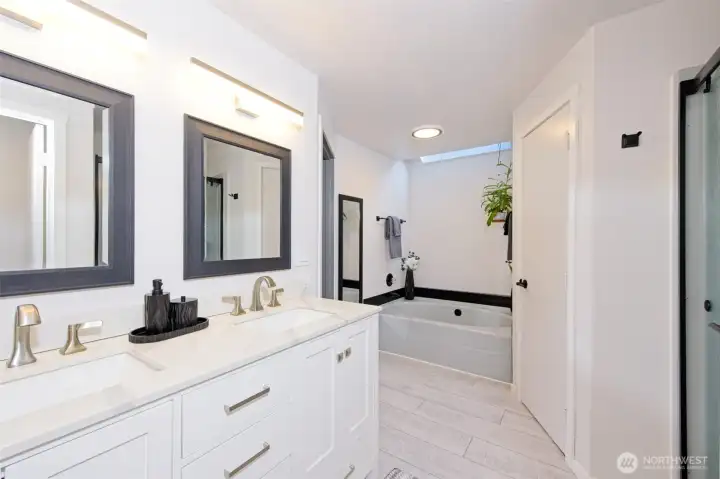 Nicely updated 5-piece primary bathroom on the main floor. Nicely updated 5-piece primary bathroom on the main floor.