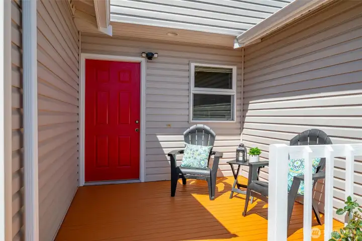 Sunny front porch to enjoy your morning coffee! Sunny front porch to enjoy your morning coffee!