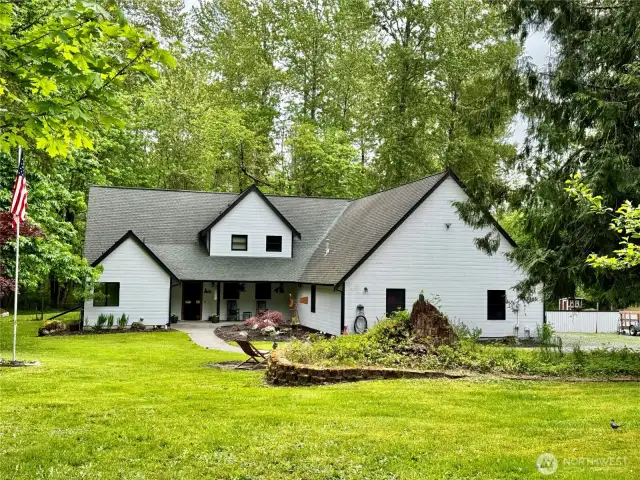 Don't miss out on this amazing country home!
