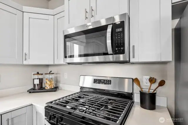 Gas range! Pictures are representative of Burnham floorplan. Pictures are representative of Burnham floorplan. Colors and options will vary. Photos from Model Home on 30. Homesite 77 is a mirror image.