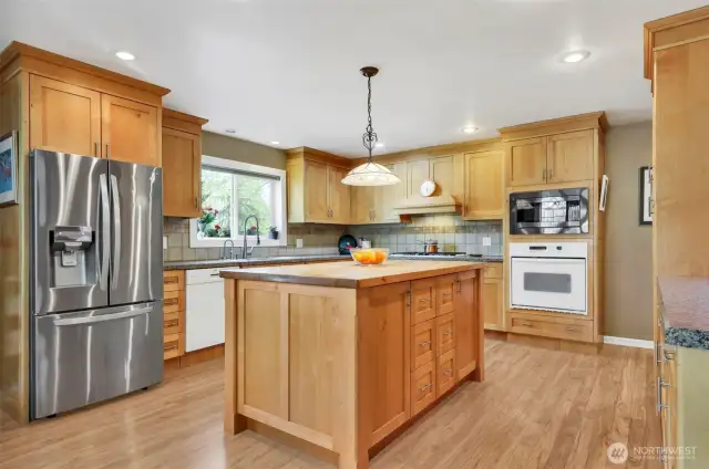 Lots of storage in this kitchen!