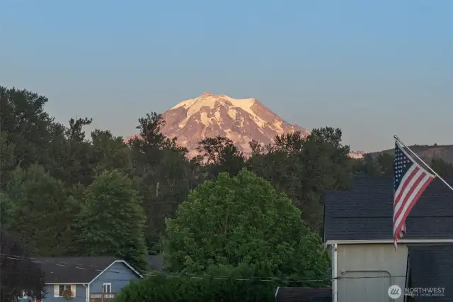 Unmatched Mt. Rainier views framed by wide open sky. Watch the sunset paint the mountain from your home.