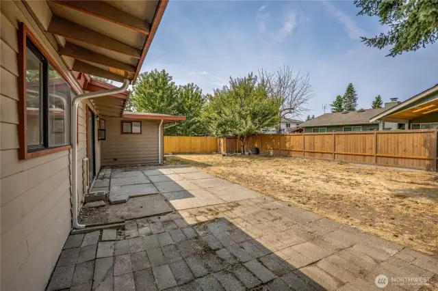 Extended patio, great for outdoor dining and entertaining!