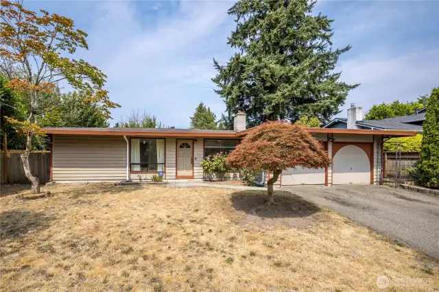 Great location close to shopping & dining and less than 2 miles to the Star Lake light rail station which is set to open by the end of 2025. Super easy freeway access and just 15 minutes to the airport!