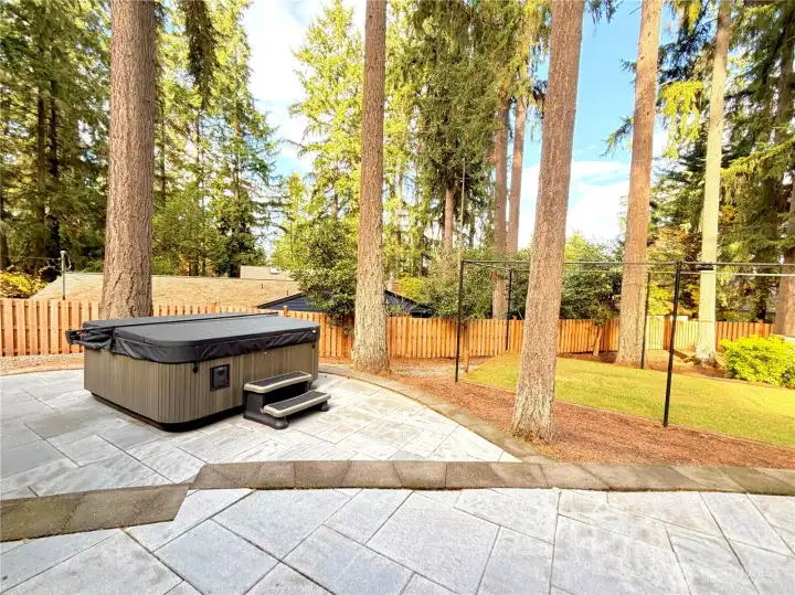 Hot Tub included!!