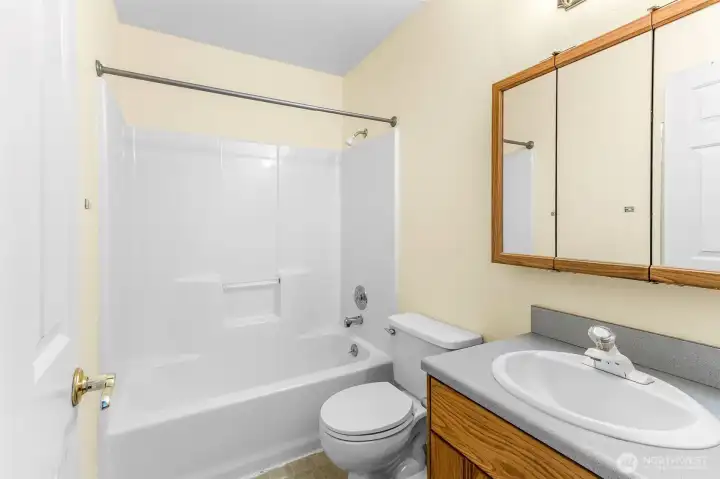 Full bath between 2 bedrooms on opposite end of home from primary