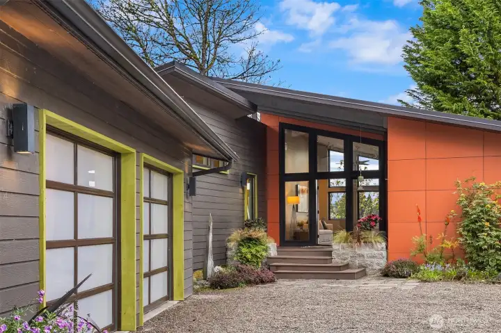 Moving up to the 338 sf (not included in the 1,087 home sf) Studio above the garage.