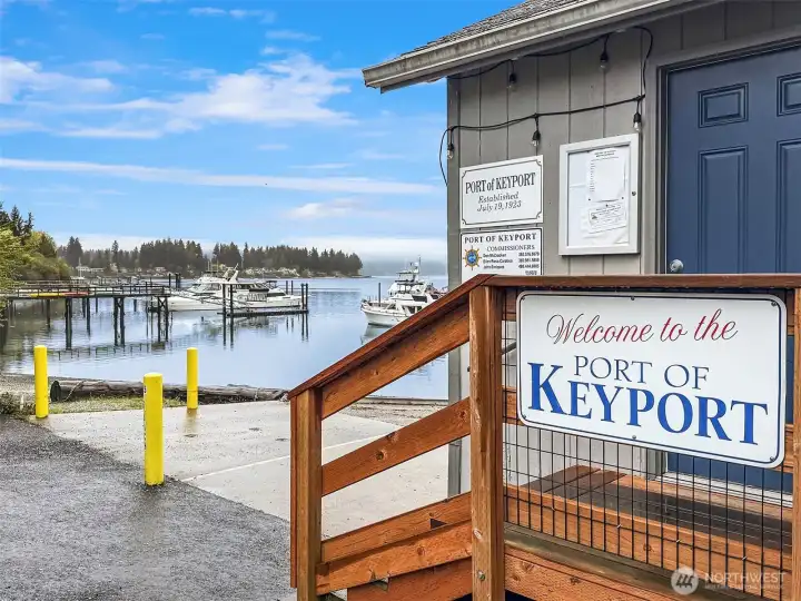 The Port of Keyport features a marina with boat moorage and a convenient local boat launch.
