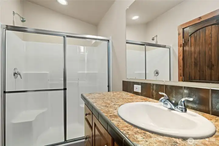 MH One-piece shower