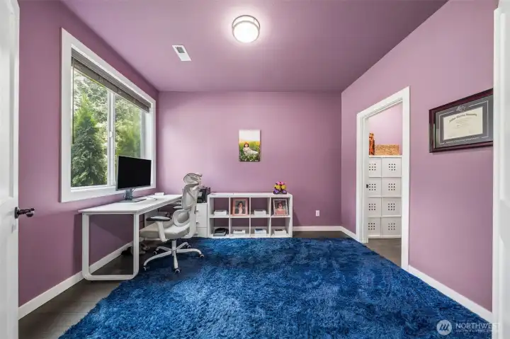 Office/ 5th bedroom with walk in closet on main floor Office/ 5th bedroom with walk in closet on main floor