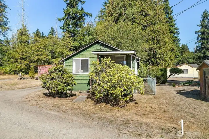 R01 Front Green Home