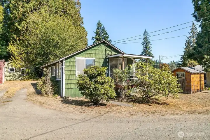 R01 Front Green Home