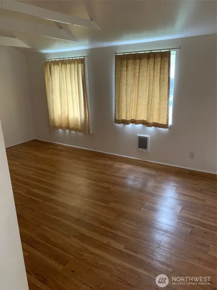 R01 Front Green Home