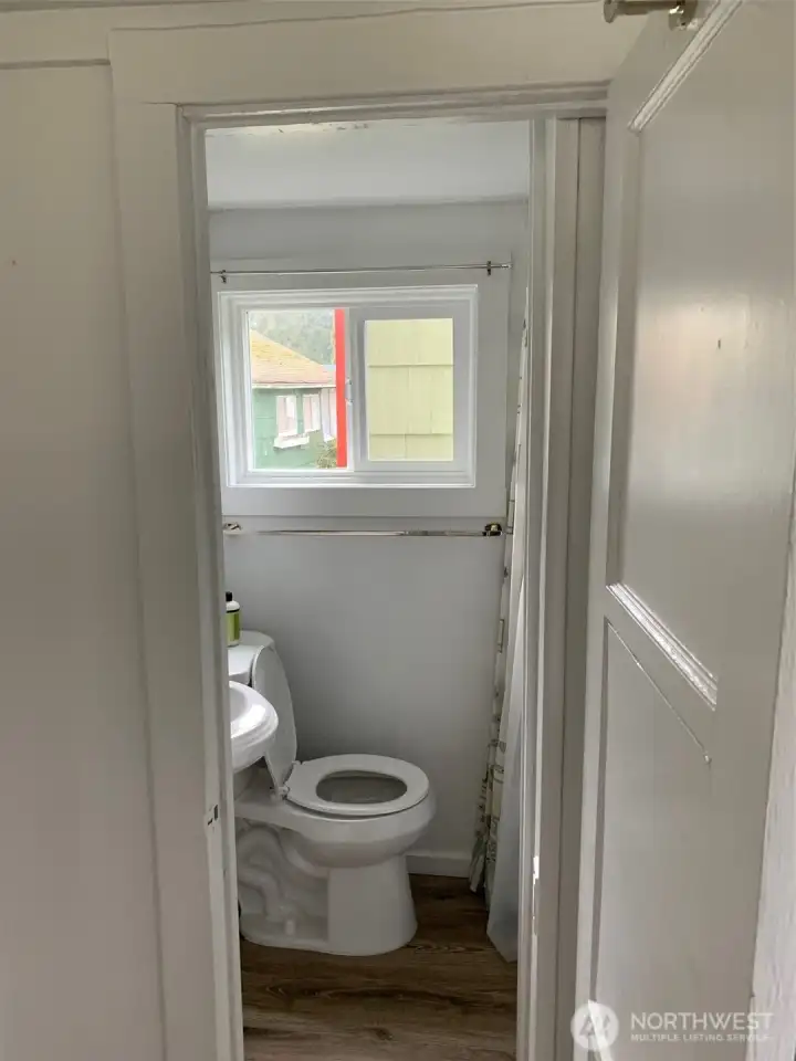 R02 Back Lt Green Home