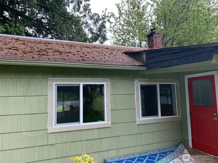 R02 Back Lt Green Home