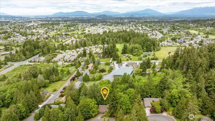 Convenient location with easy access to I-5, shopping, dining, schools, and everyday amenities while maintaining a peaceful residential setting. Convenient location with easy access to I-5, shopping, dining, schools, and everyday amenities while maintaining a peaceful residential setting.