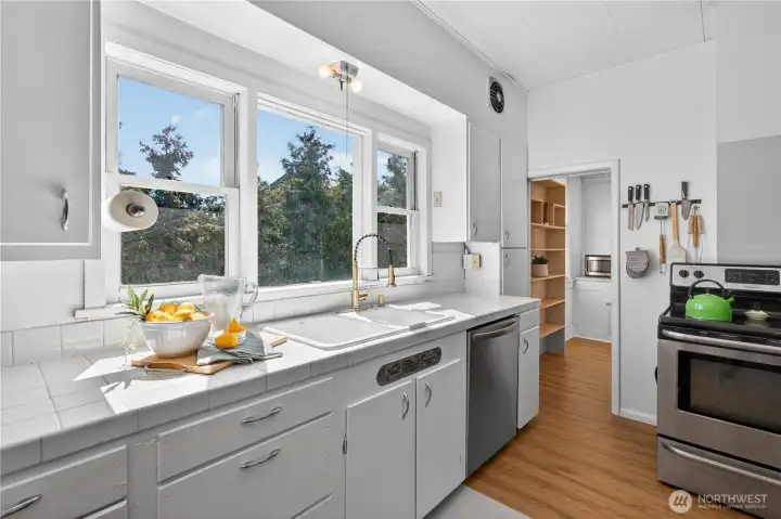 Kitchen with walk-in pantry Kitchen with walk-in pantry