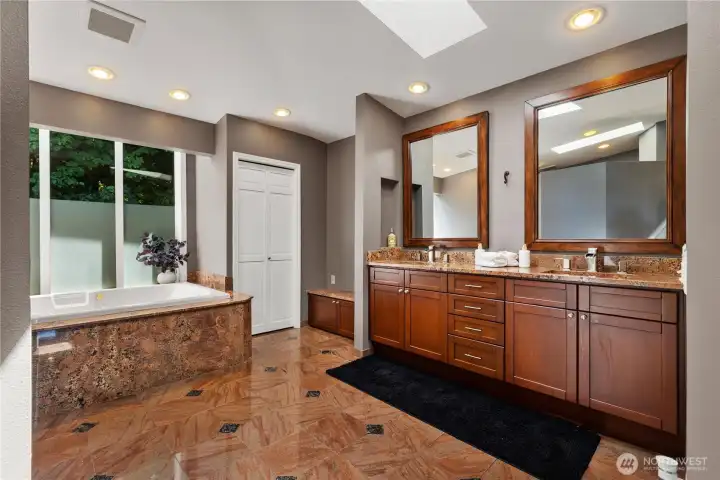 Primary en-suite