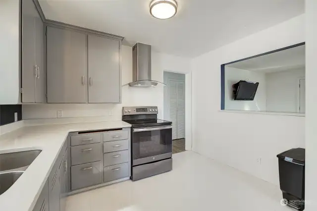 this kitchen offers quartz counter tops!