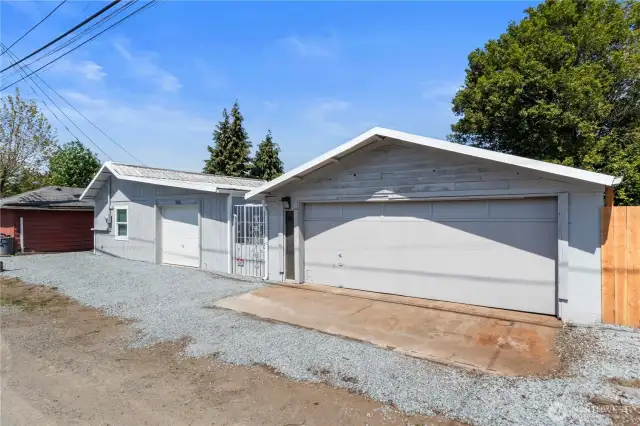 3 car garages