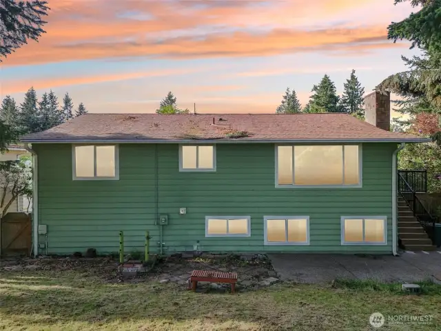 Beautiful, well-maintained 1,716 sqft, 4 bedroom, 1 bonus room home with living room, downstairs Rec room area.