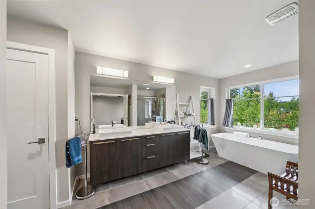 Owner's bath with huge soaking tub