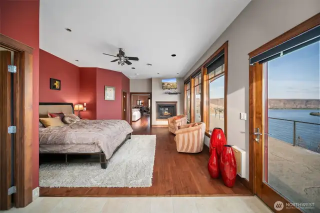 Primary Suite, Vast Columbia River Views