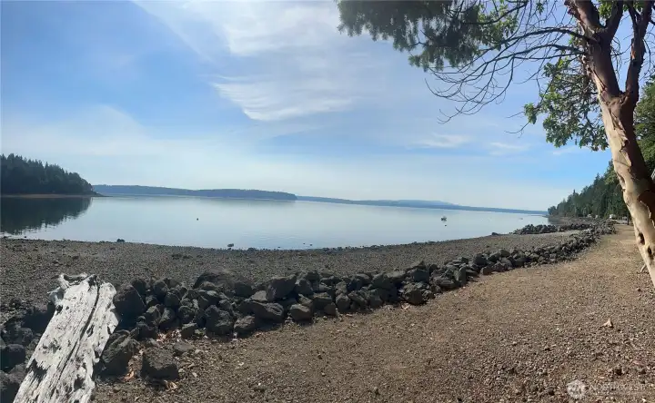 600ft of community beach.