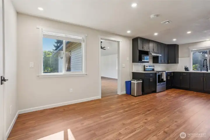 Kitchen W/Eatery.