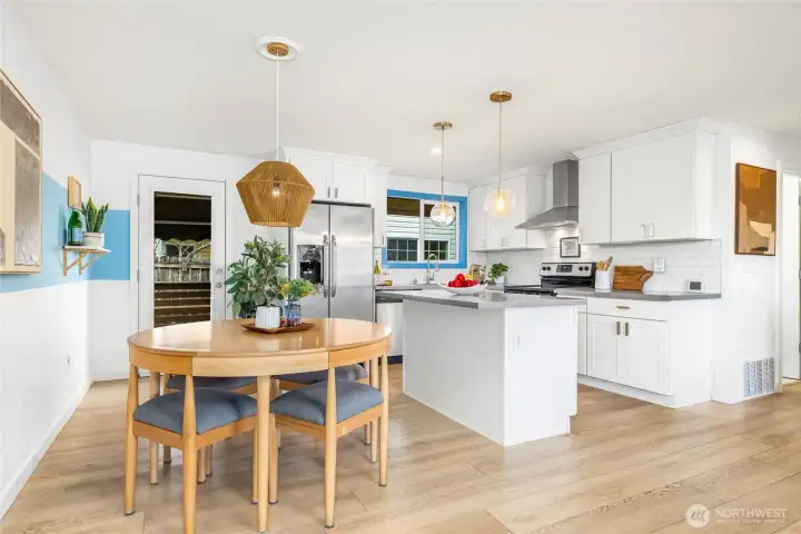 Open dining and kitchen space, great for entertaining!