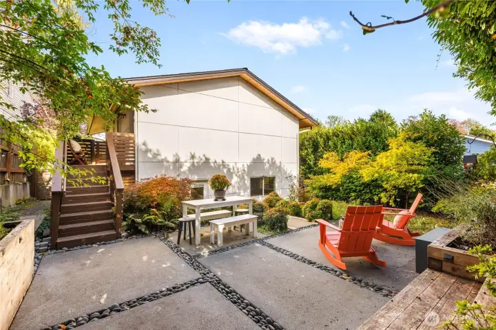 Backyard oasis, professionally designed by landscape architect (Chad Wichers, Studio 342)