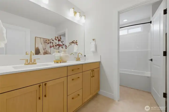 Guest bath on 2nd floor