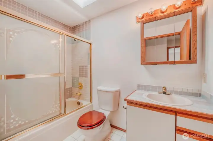 Full bathroom with tub/shower combo.