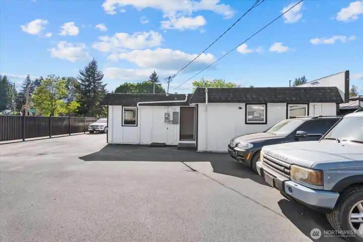 Office space with separate entrance