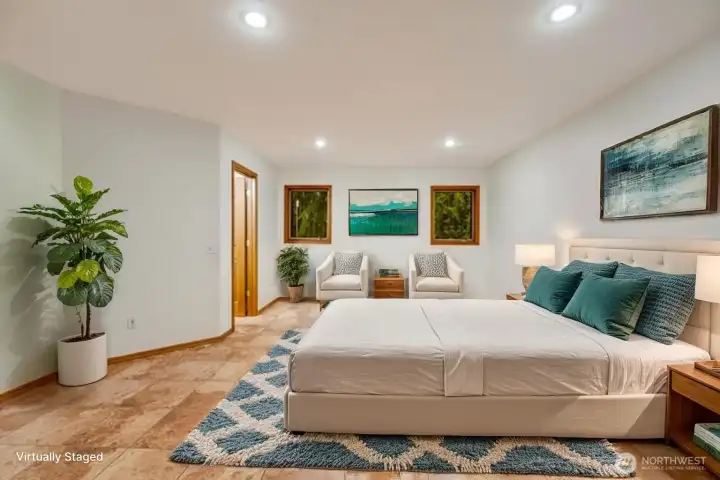 Spacious primary bedroom with walk in closet and ensuite. Spacious primary bedroom with walk in closet and ensuite.