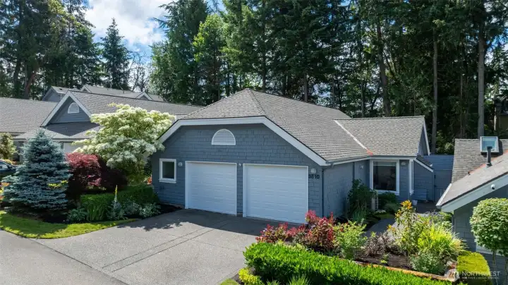 Beautiful and mature landscaping highlight this wonderful home. Beautiful and mature landscaping highlight this wonderful home.