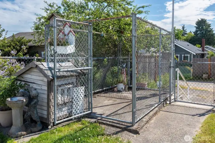 Detached kennel/run for added flexibility